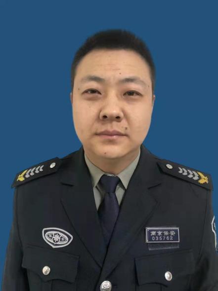 一部董梅健，照片